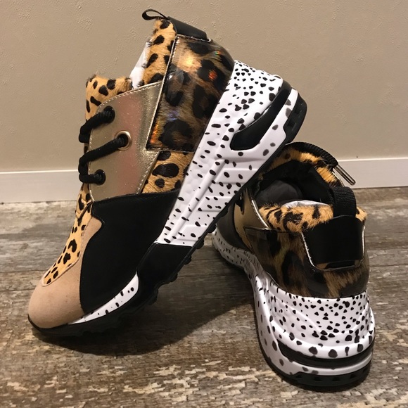 Steve Madden Shoes - BRAND NEW CLIFF ANIMAL!